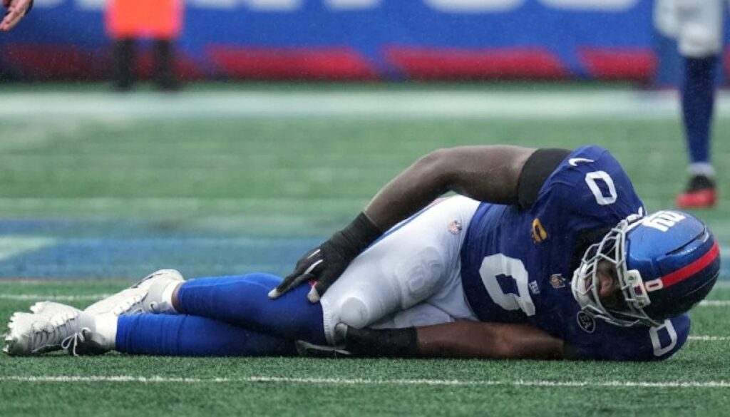 Giants' Brian Burns likely out for season with suspected torn ACL